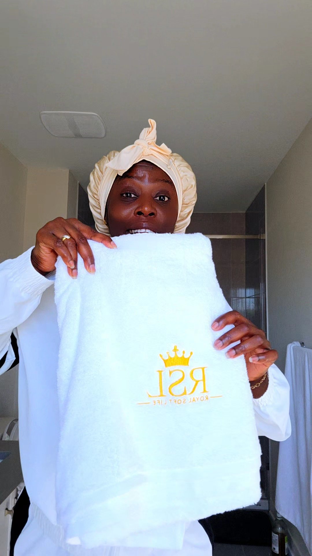 The Royal Bath Towel - Image 2